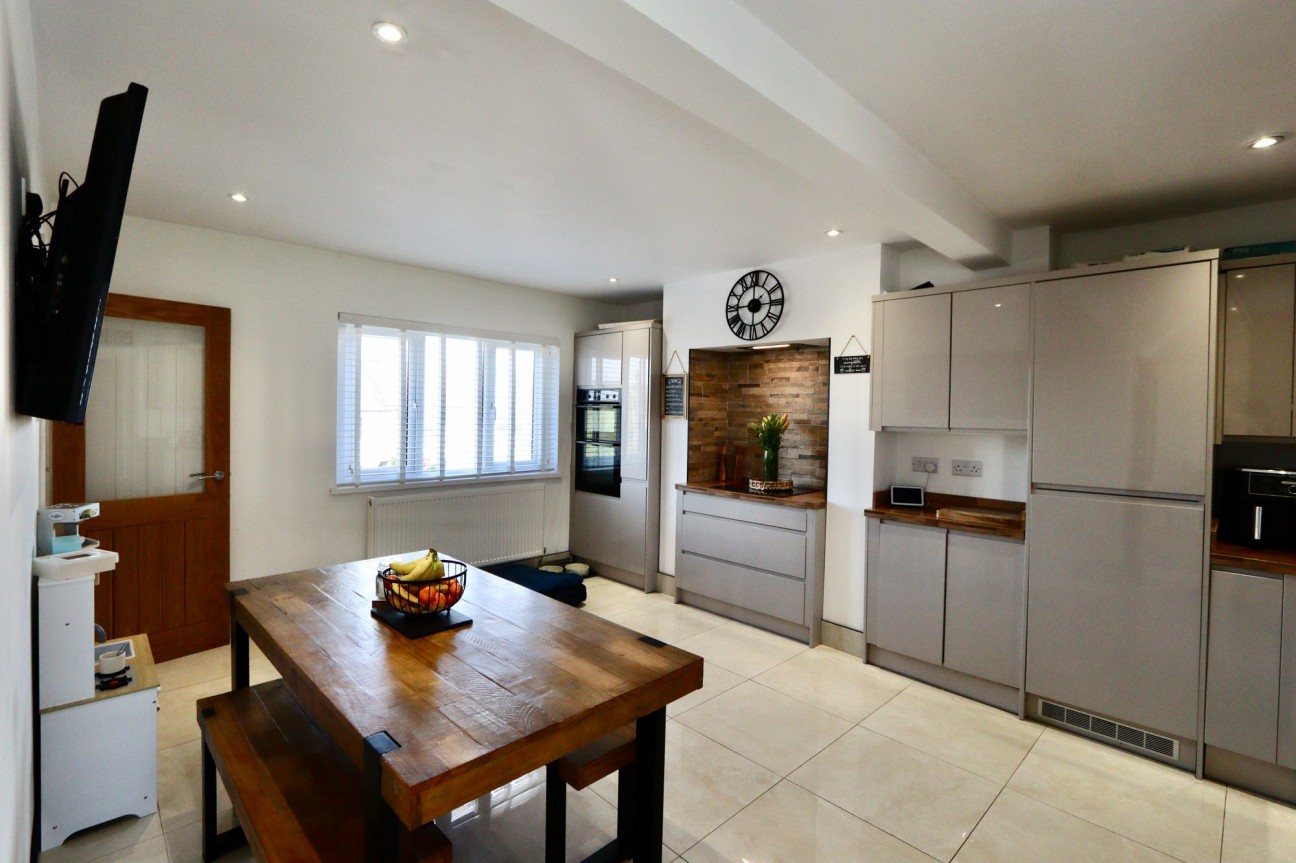 Treowen Road, Newbridge, NP11