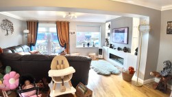 Clyde Close, Pontllanfraith, NP12