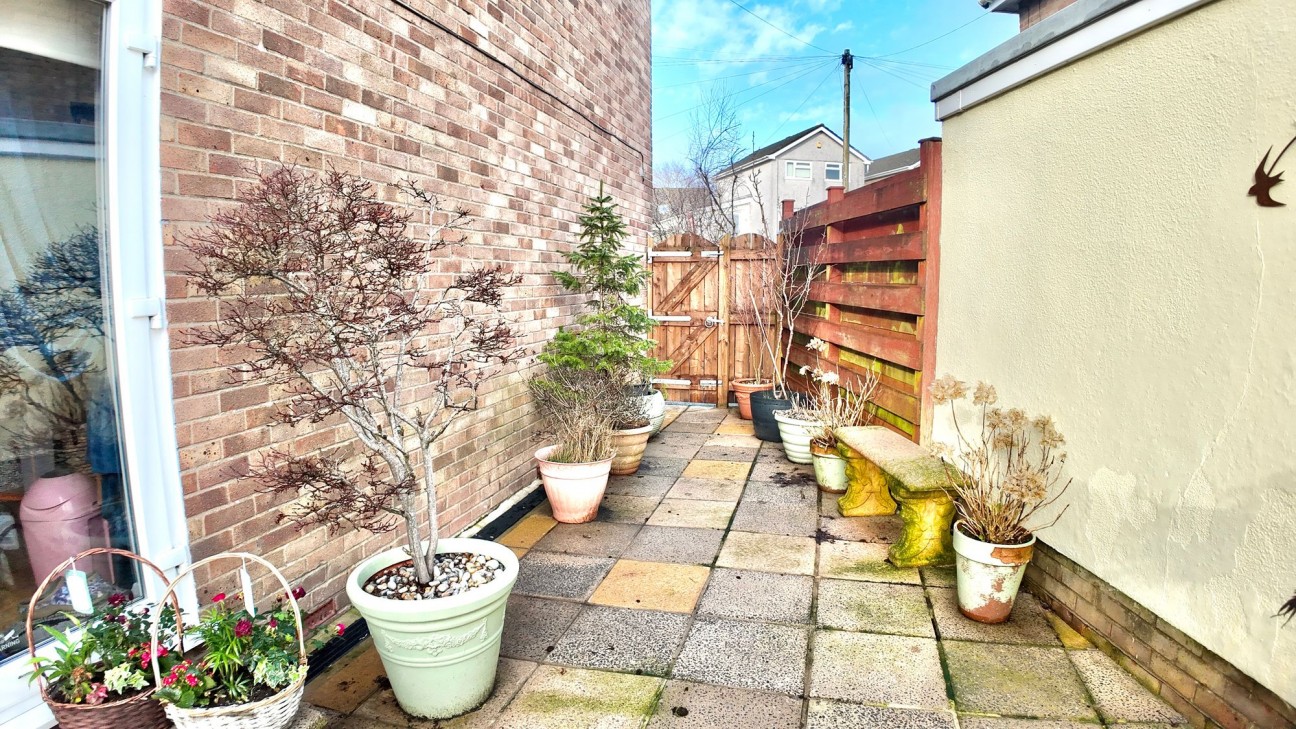 Clyde Close, Pontllanfraith, NP12