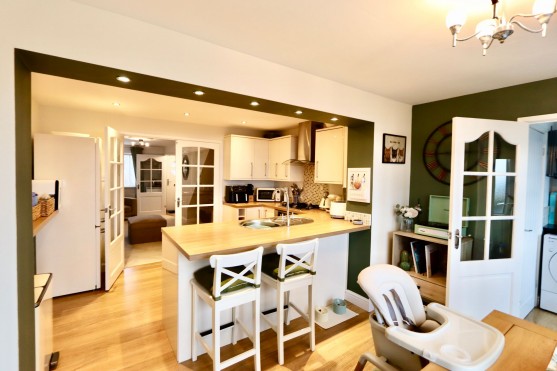 Clos Coed Duon, Blackwood, NP12