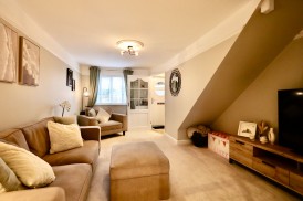 Clos Coed Duon, Blackwood, NP12