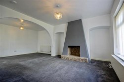 Llwyn-On Crescent, Oakdale, NP12