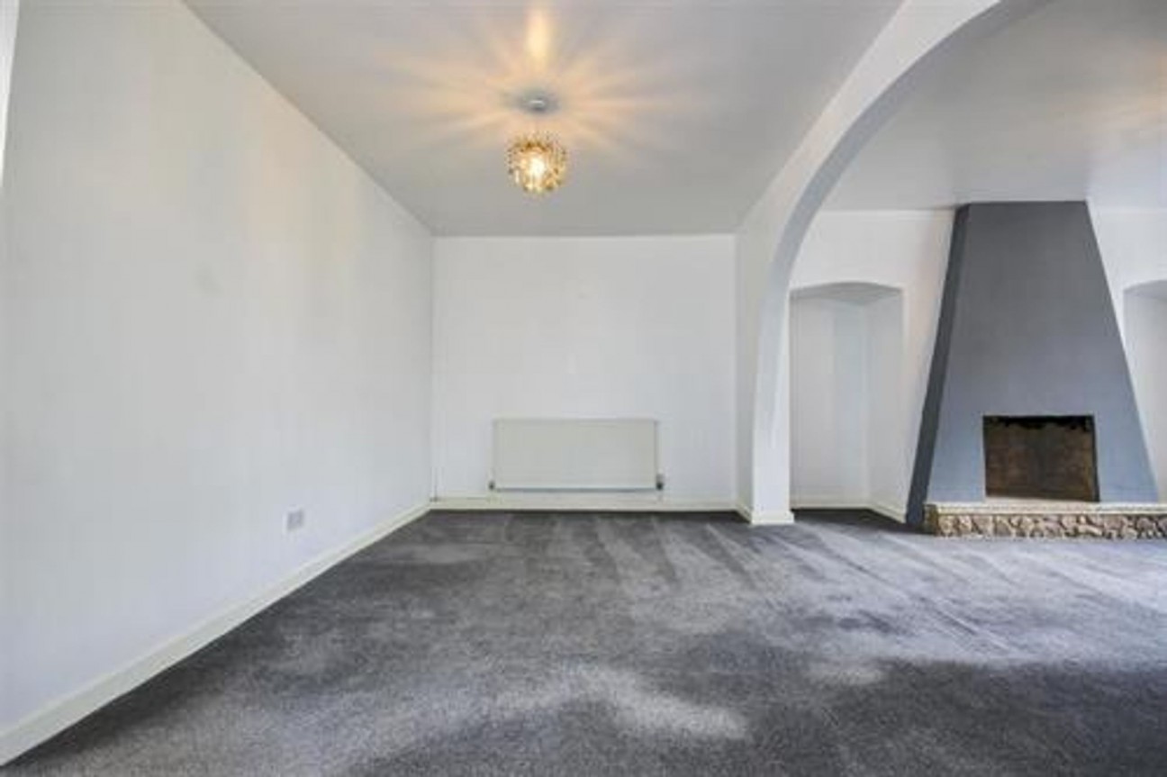 Llwyn-On Crescent, Oakdale, NP12