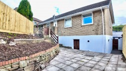 Cwmtorlais Road, Newbridge, NP11