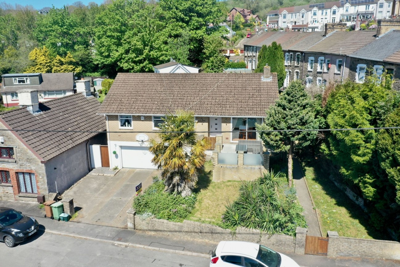 Cwmtorlais Road, Newbridge, NP11