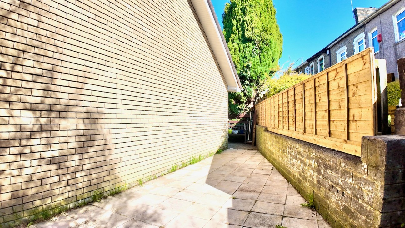 Cwmtorlais Road, Newbridge, NP11