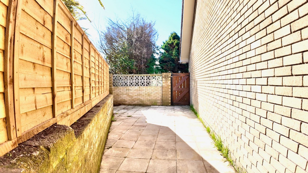 Cwmtorlais Road, Newbridge, NP11
