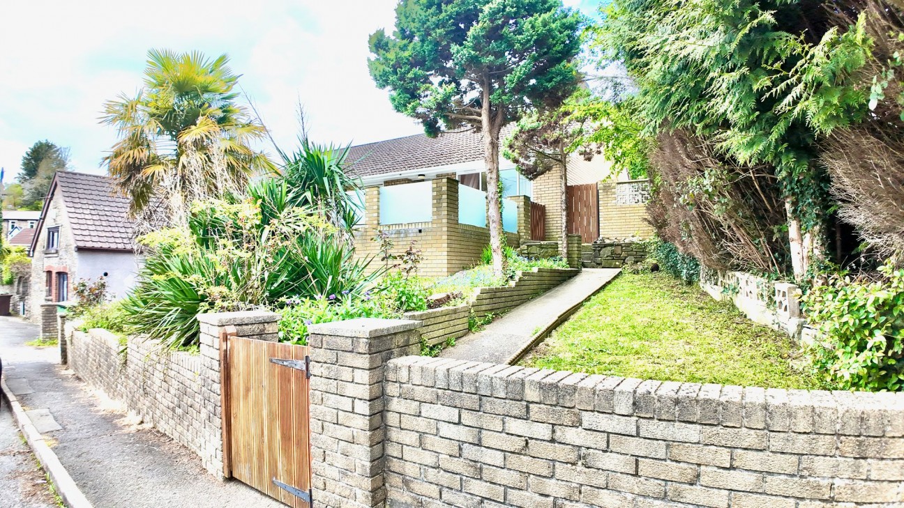 Cwmtorlais Road, Newbridge, NP11