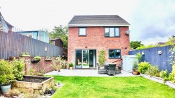 Tir-Berllan, Oakdale, NP12