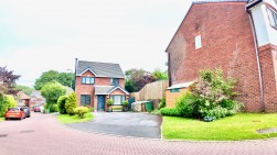 Tir-Berllan, Oakdale, NP12