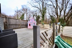 Heol Barri, Caerphilly, CF83
