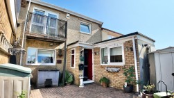 Elm Court, Newbridge, NP11
