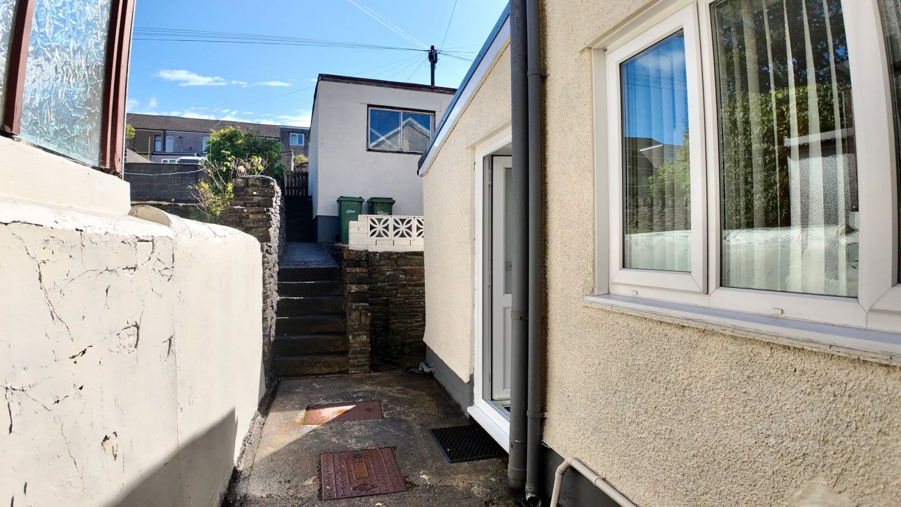 Commercial Street, Aberbargoed, CF81