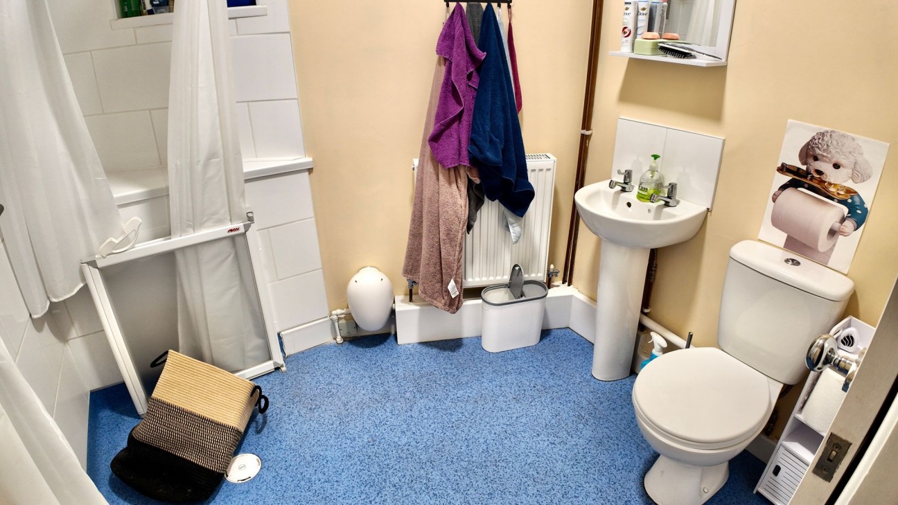 Windsor Avenue, Newbridge, NP11