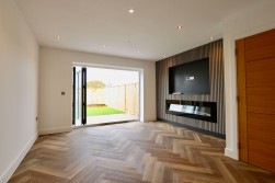 Heol-Y-Bedw Hirion, Markham, NP12