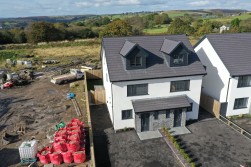 Heol-Y-Bedw Hirion, Markham, NP12