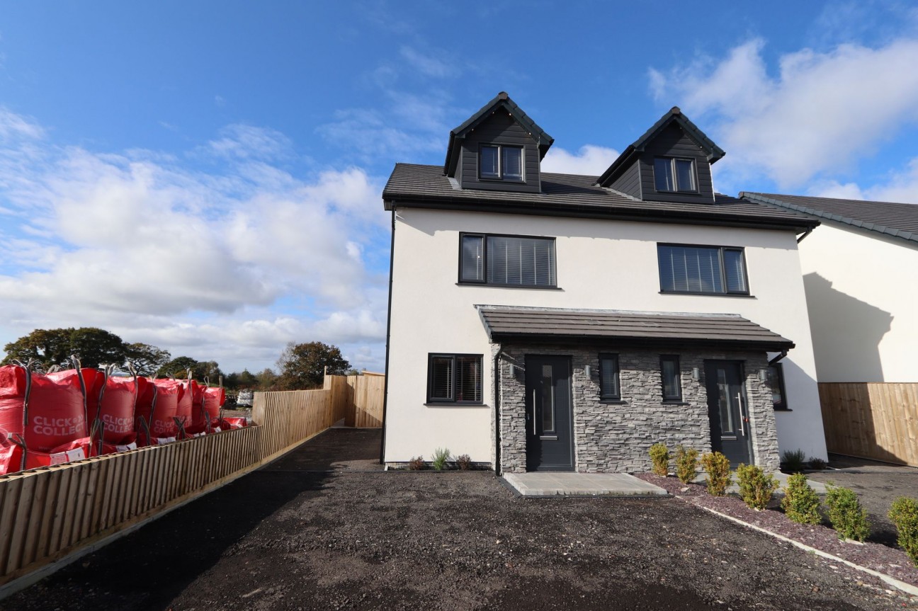 Heol-Y-Bedw Hirion, Markham, NP12