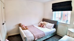 Field Close, Pontllanfraith, NP12