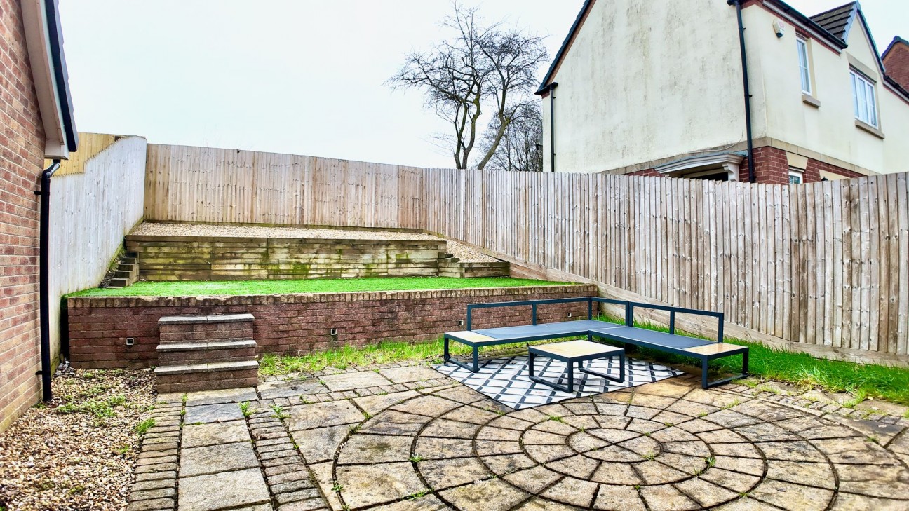 Field Close, Pontllanfraith, NP12