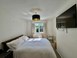 Castell Llwyd, Ystrad Mynach, CF82