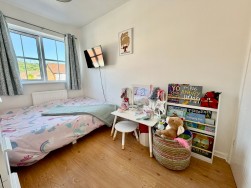 Castell Llwyd, Ystrad Mynach, CF82