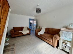Castell Llwyd, Ystrad Mynach, CF82