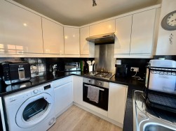 Castell Llwyd, Ystrad Mynach, CF82