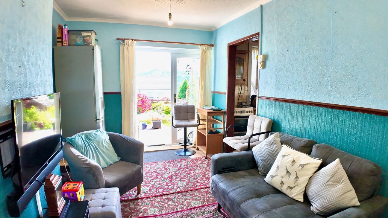 Fflorens Road, Newbridge, NP11