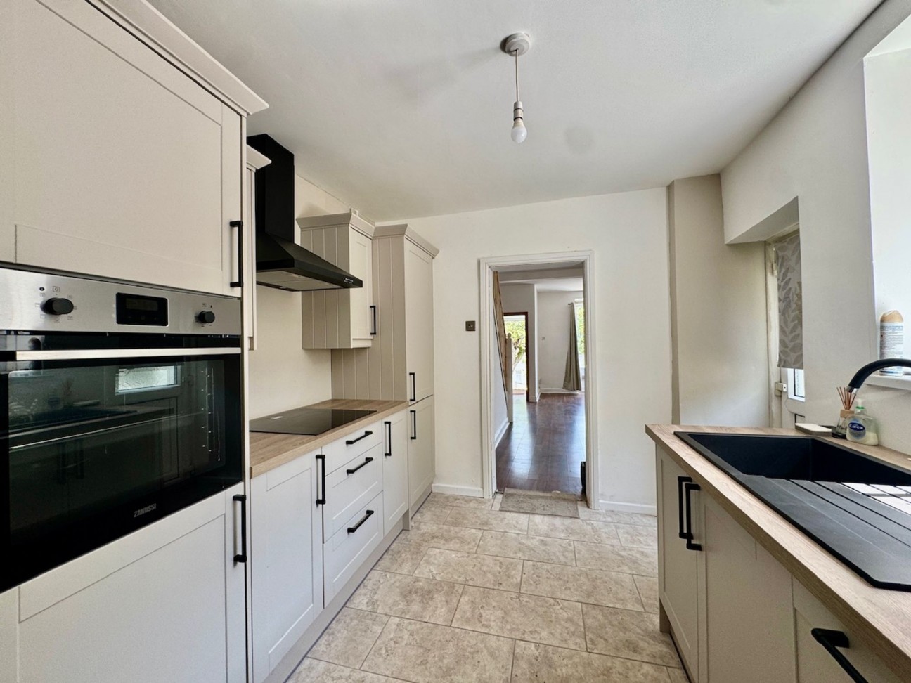 Banalog Terrace, Hollybush, NP12