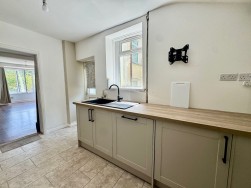 Banalog Terrace, Hollybush, NP12