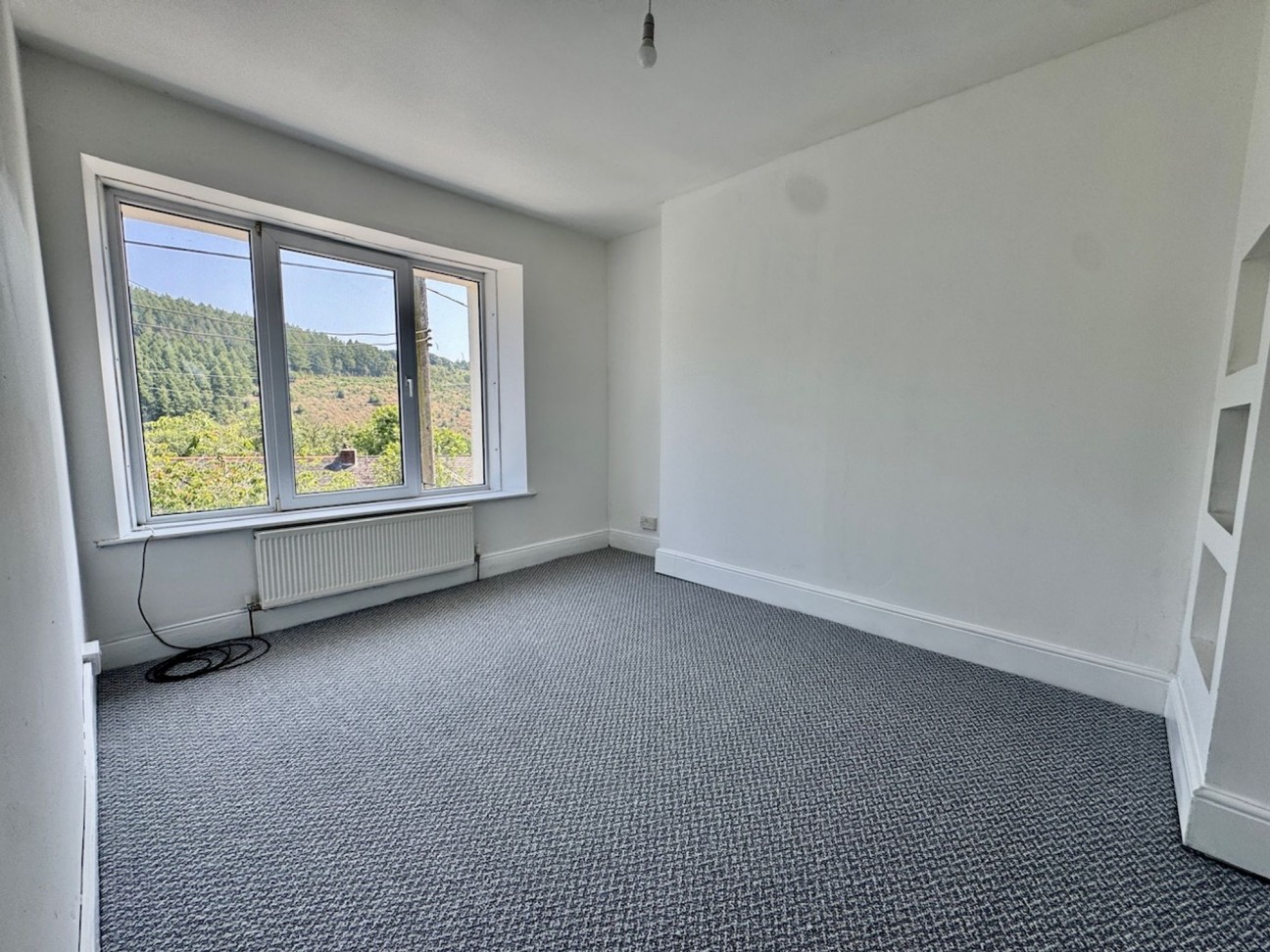 Banalog Terrace, Hollybush, NP12