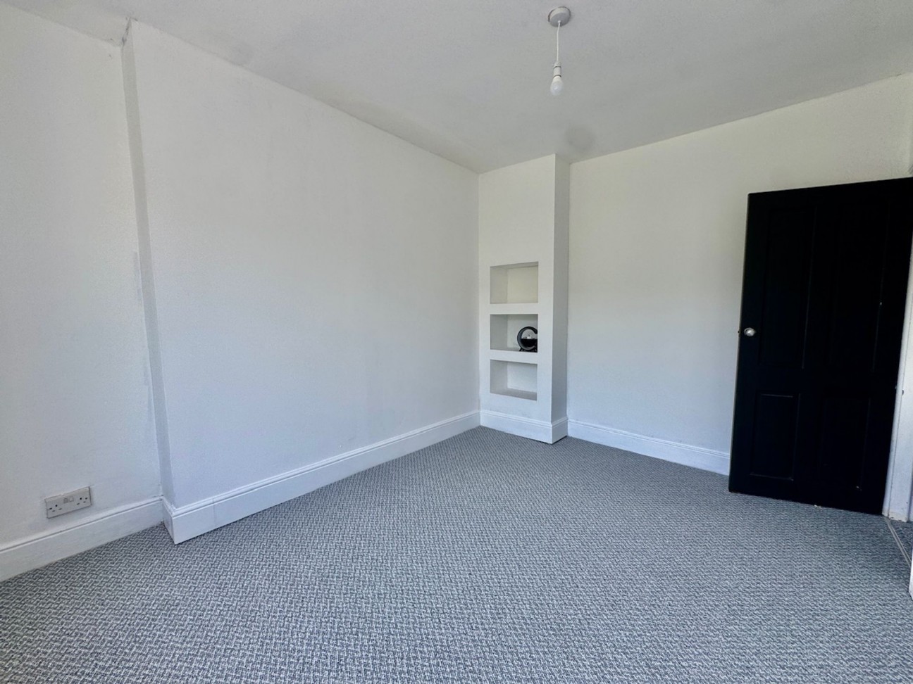 Banalog Terrace, Hollybush, NP12