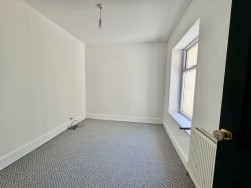 Banalog Terrace, Hollybush, NP12