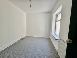 Banalog Terrace, Hollybush, NP12