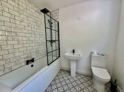 Banalog Terrace, Hollybush, NP12