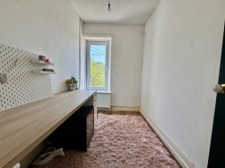 Banalog Terrace, Hollybush, NP12