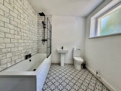 Banalog Terrace, Hollybush, NP12