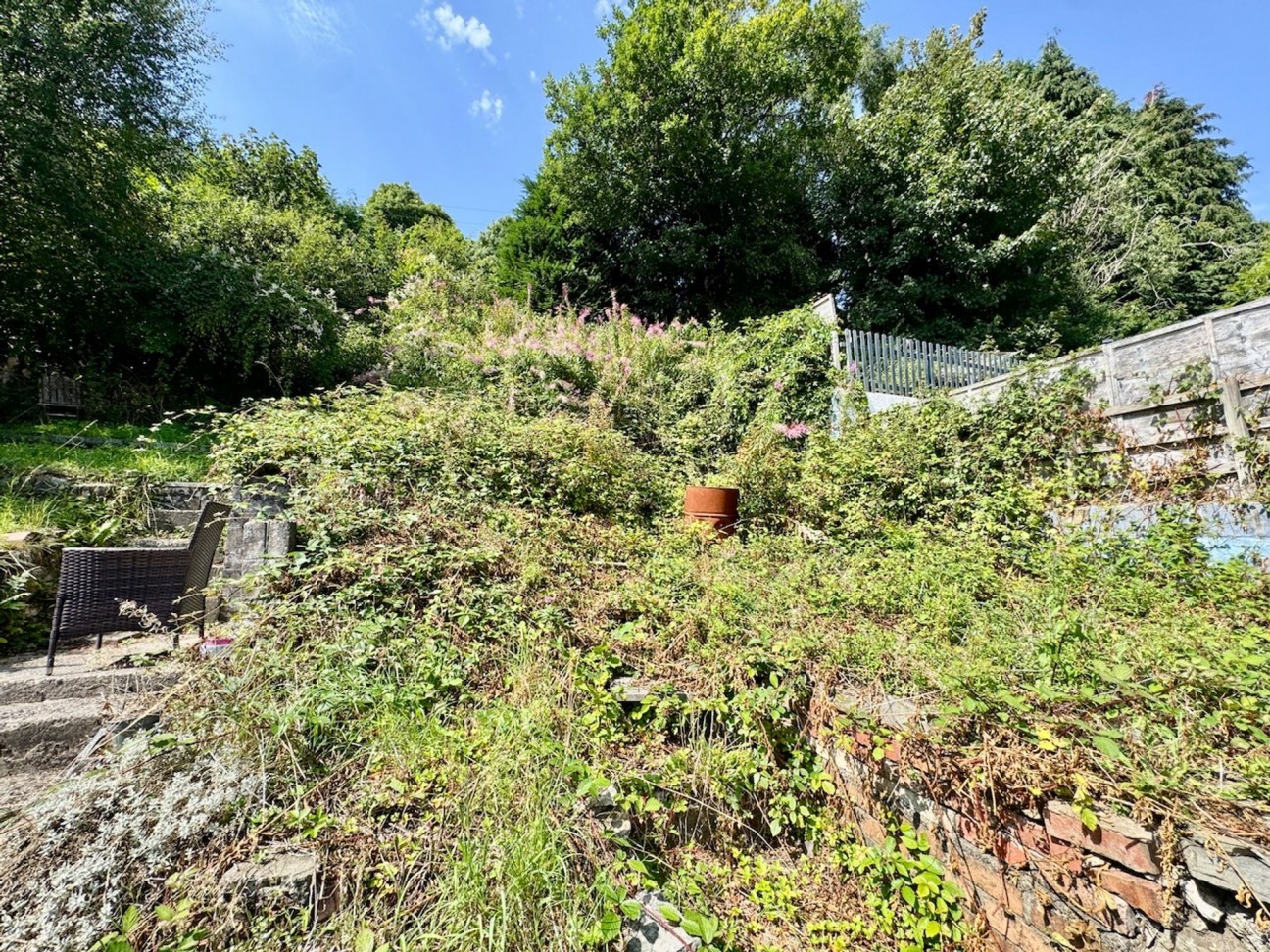 Banalog Terrace, Hollybush, NP12