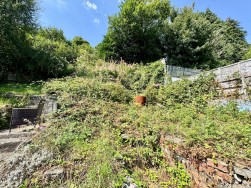 Banalog Terrace, Hollybush, NP12