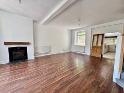 Banalog Terrace, Hollybush, NP12