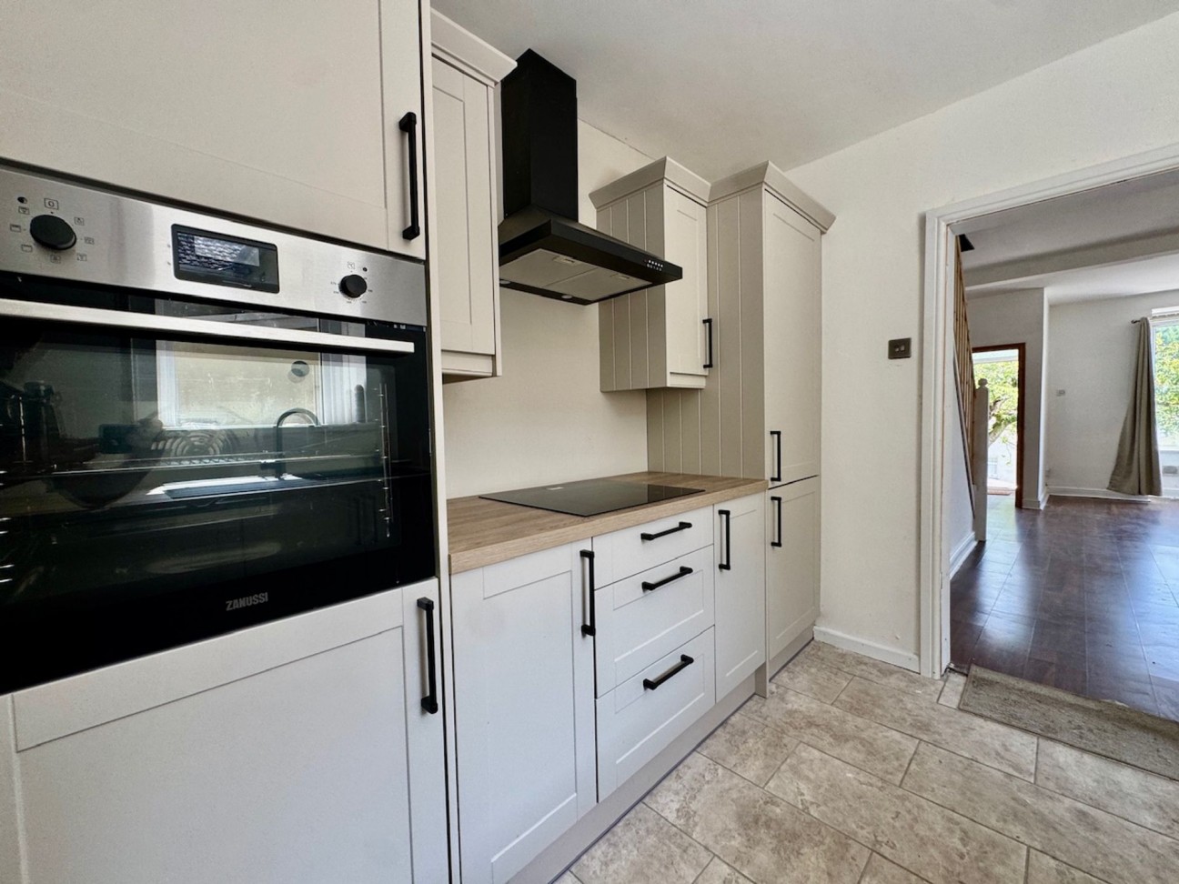 Banalog Terrace, Hollybush, NP12