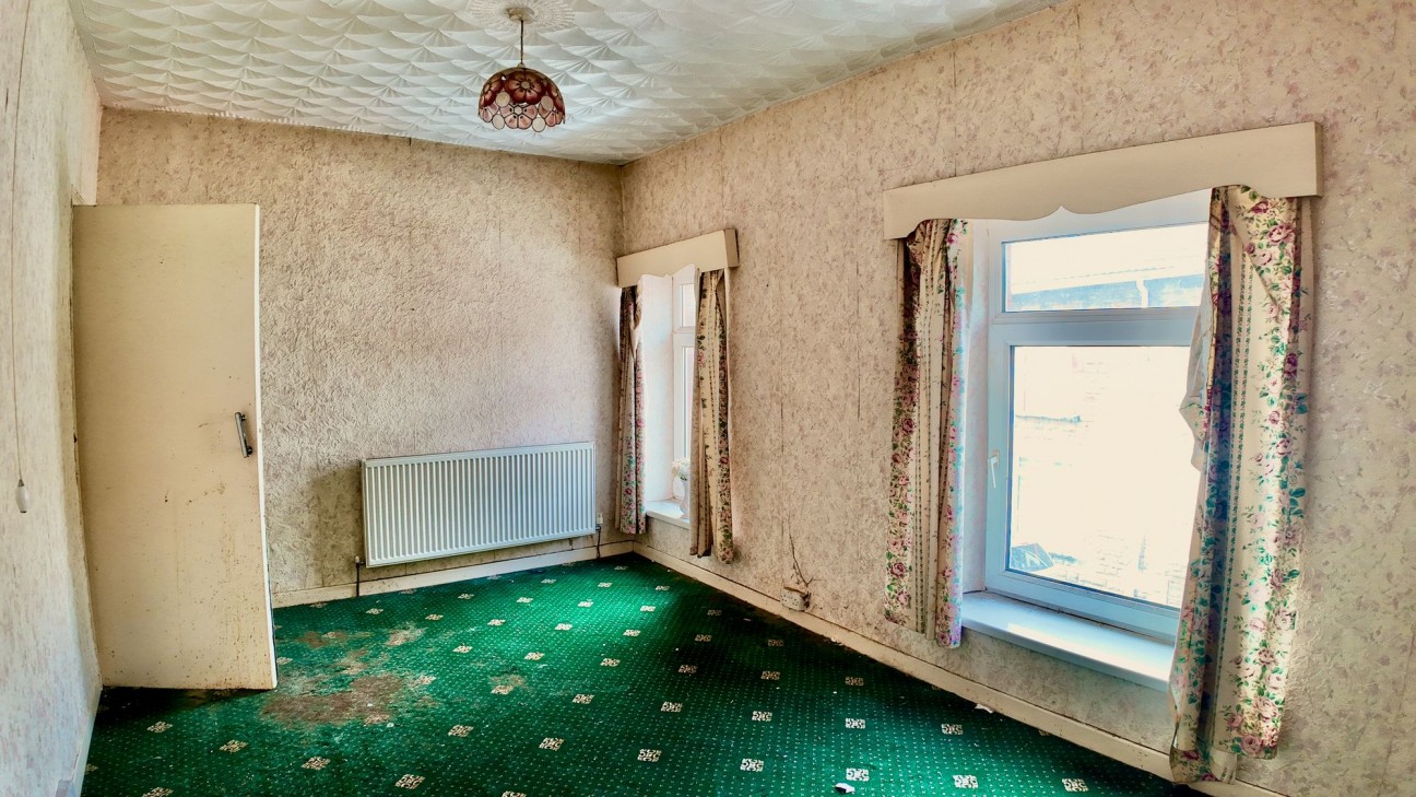 Plas Terrace, Fleur De Lis, NP12
