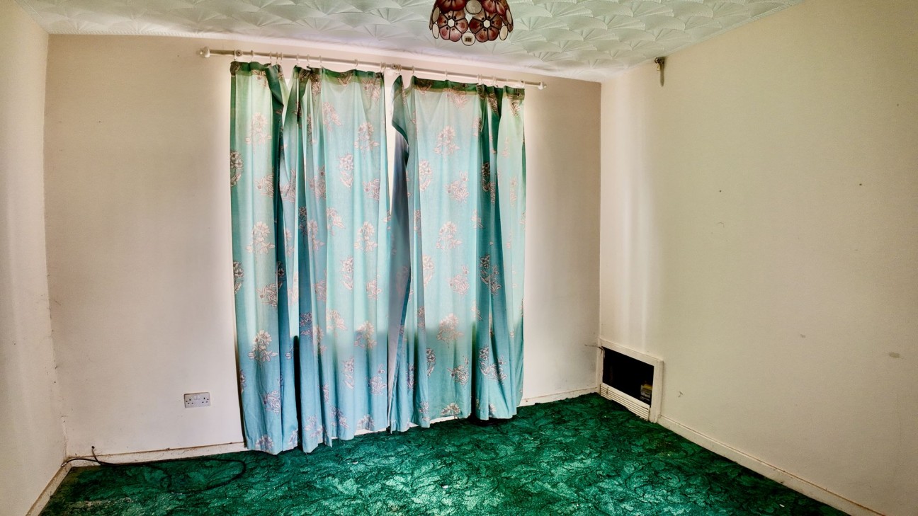 Plas Terrace, Fleur De Lis, NP12