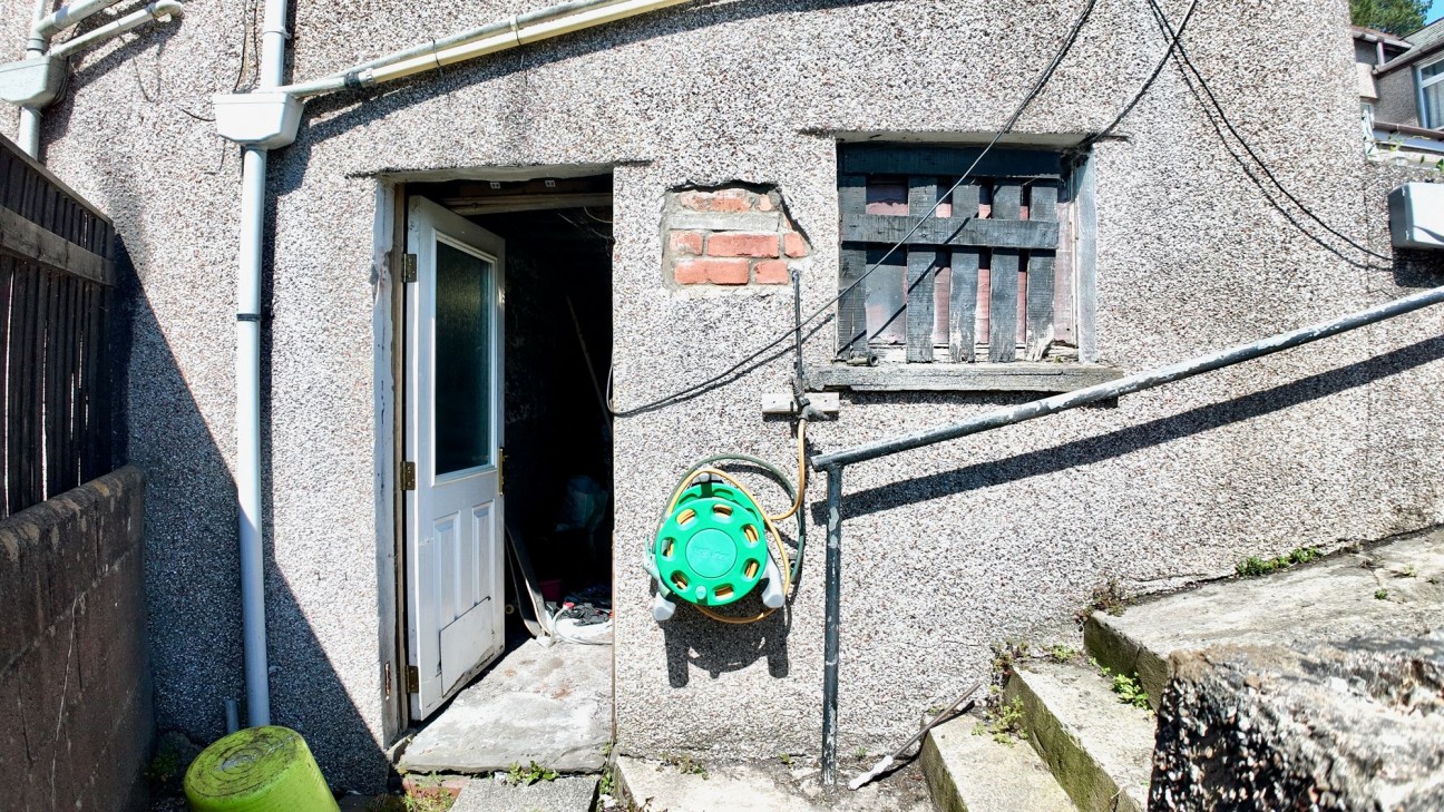 Tynewydd Terrace, Newbridge, NP11