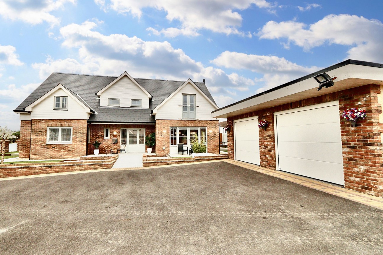 Heol-Y-Bedw-Hirion, Markham, NP12