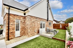 Heol-Y-Bedw-Hirion, Markham, NP12
