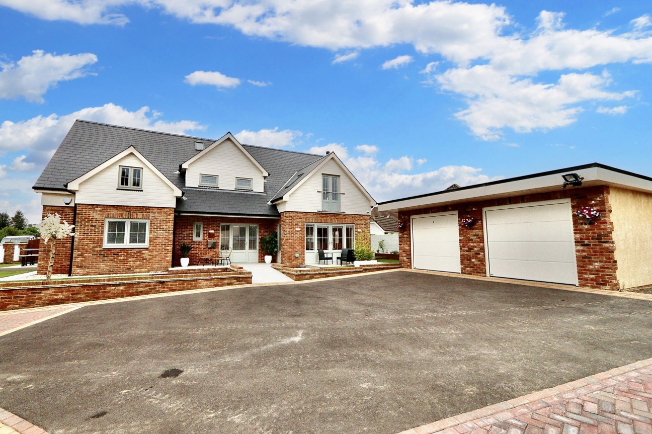 Heol-Y-Bedw-Hirion, Markham, NP12