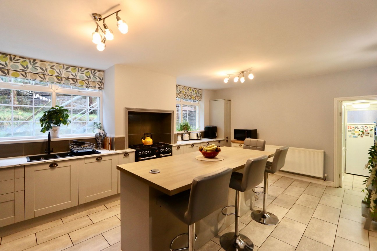 Railway Terrace, Hollybush, NP12