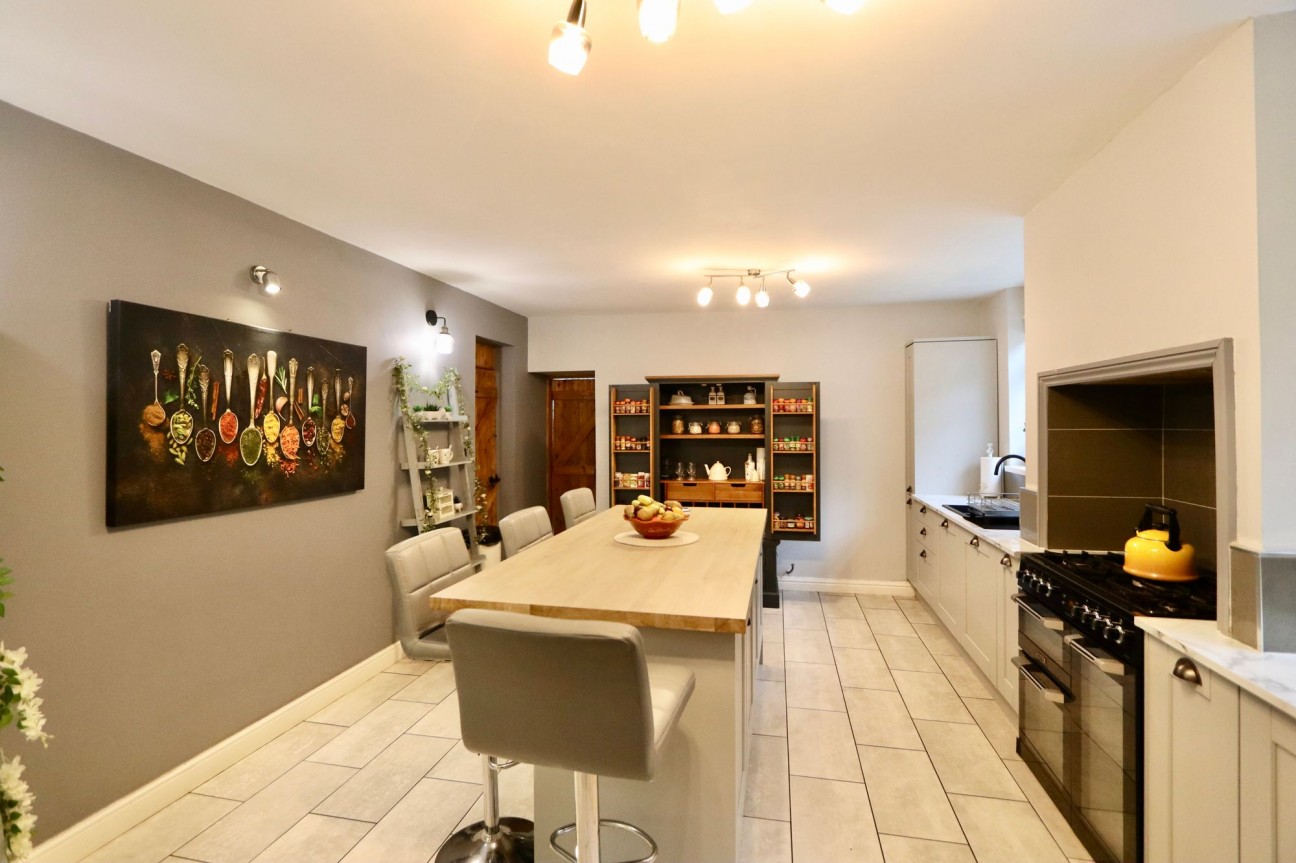 Railway Terrace, Hollybush, NP12