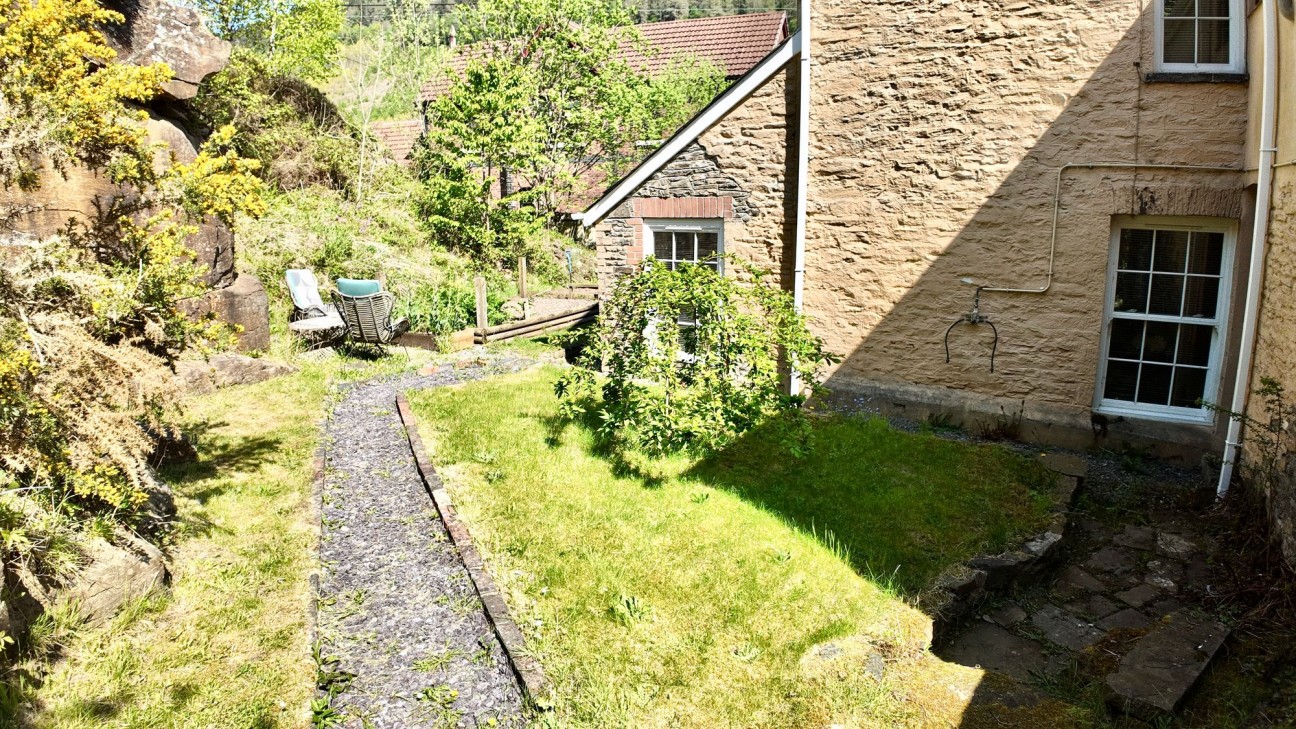 Railway Terrace, Hollybush, NP12